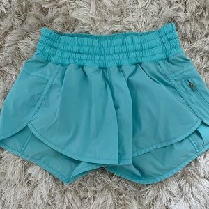 Lululemon tracker short 4’’ size 6